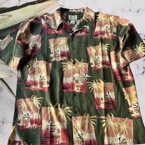 Men’s Reyn Spooner Silk Aloha Shirt Size M Christmas Colors